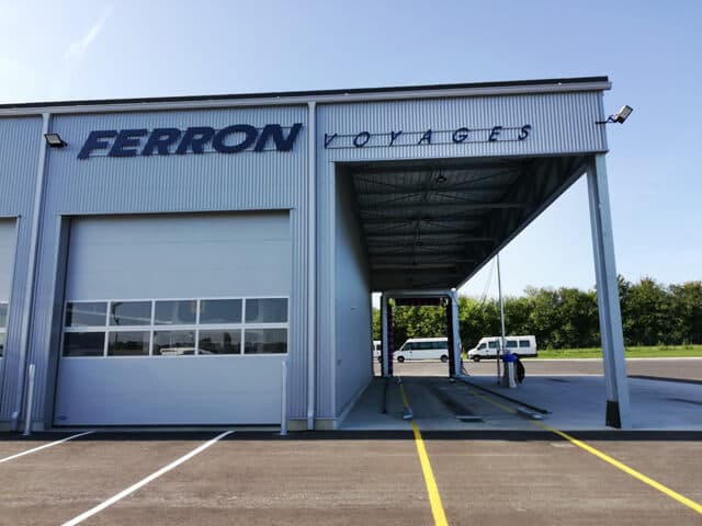 Installation d'un portique de lavage pour professionnel du voyage en autocars