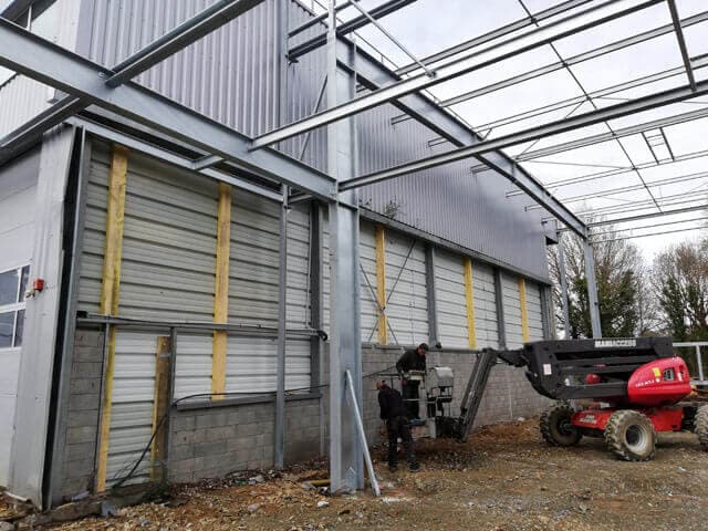 Construction contre bâtiment existant occupé